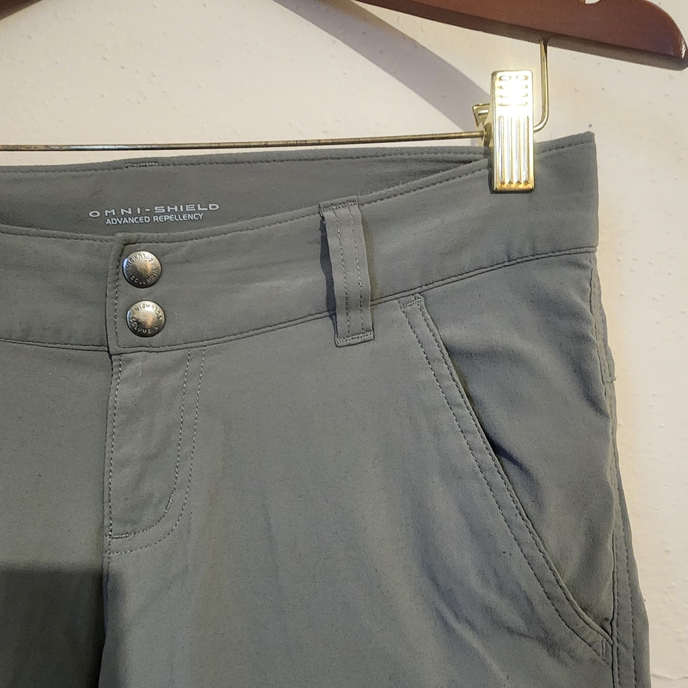 Columbia Women's Gray Shorts - Picture 2 of 11